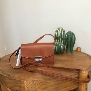 Express, cognac cross-body purse